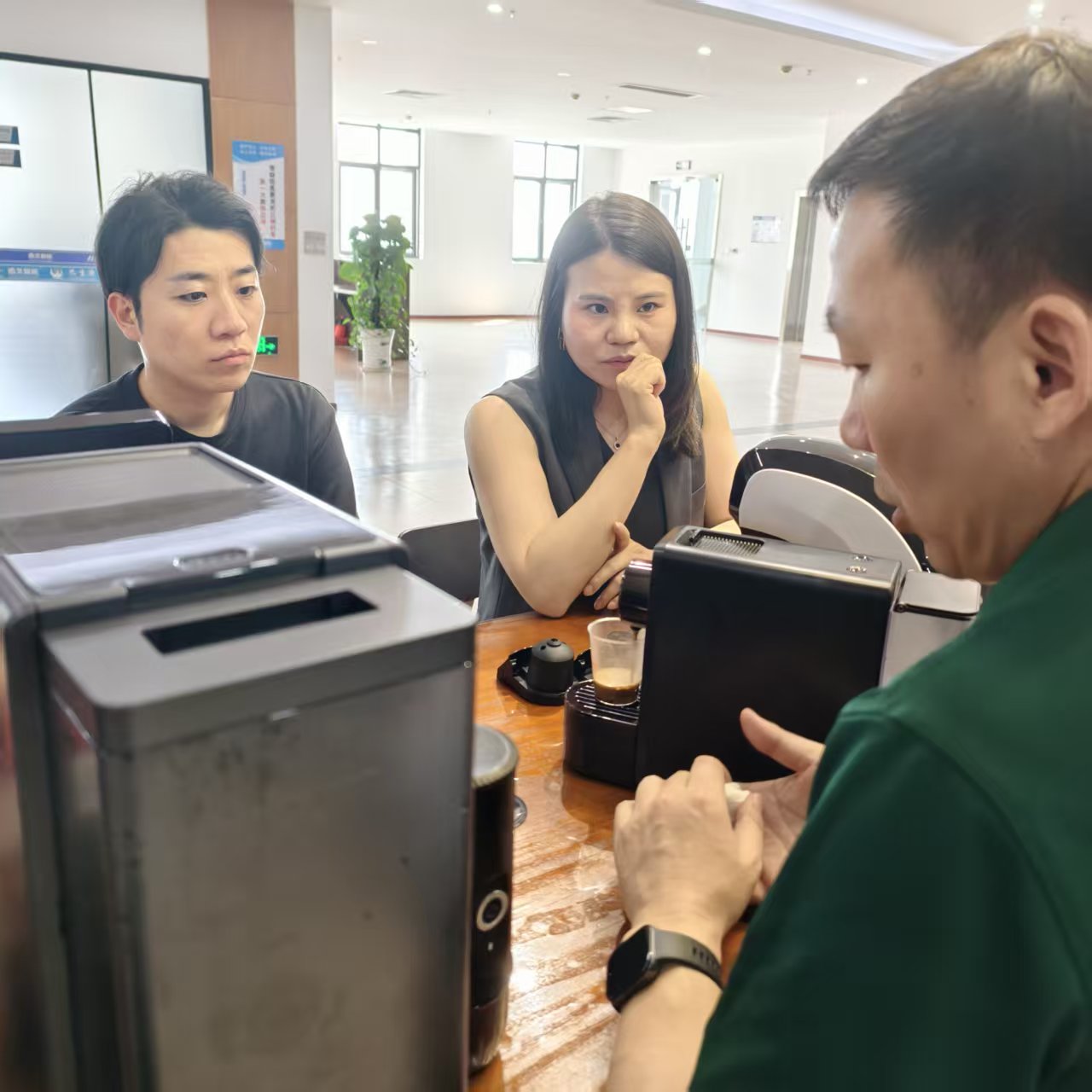 Çima Xerîdarê Japonî Ji Bo Makîneya Qehweya Xweser a Pêşketî û Qehweçêkera Portable Serdana SEAVERê kir?